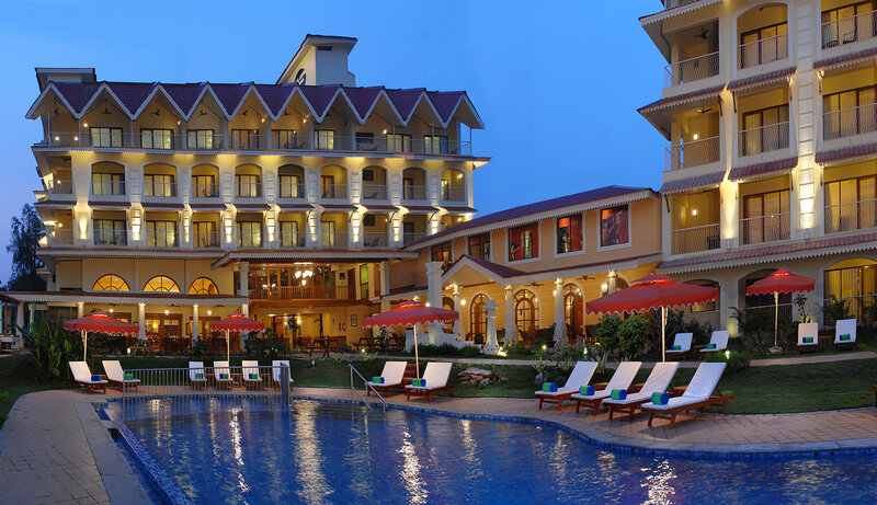 Hotel with Swimming Pool — Blue