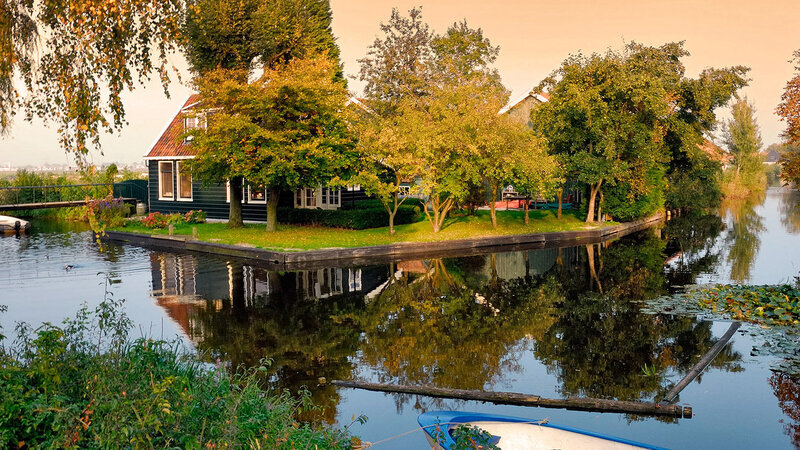 House on Canal Island — Green
