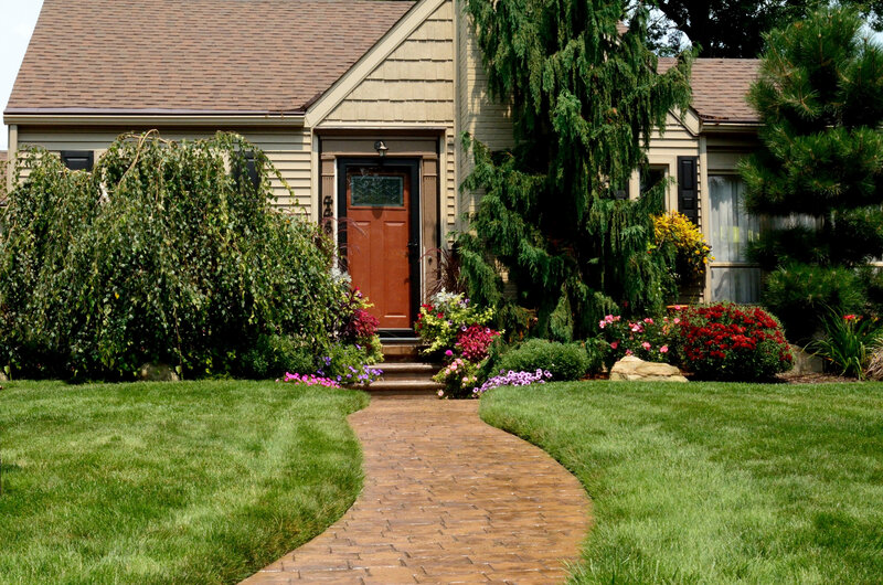House with Front Yard