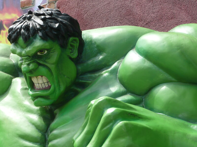 Hulk statue sculpture
