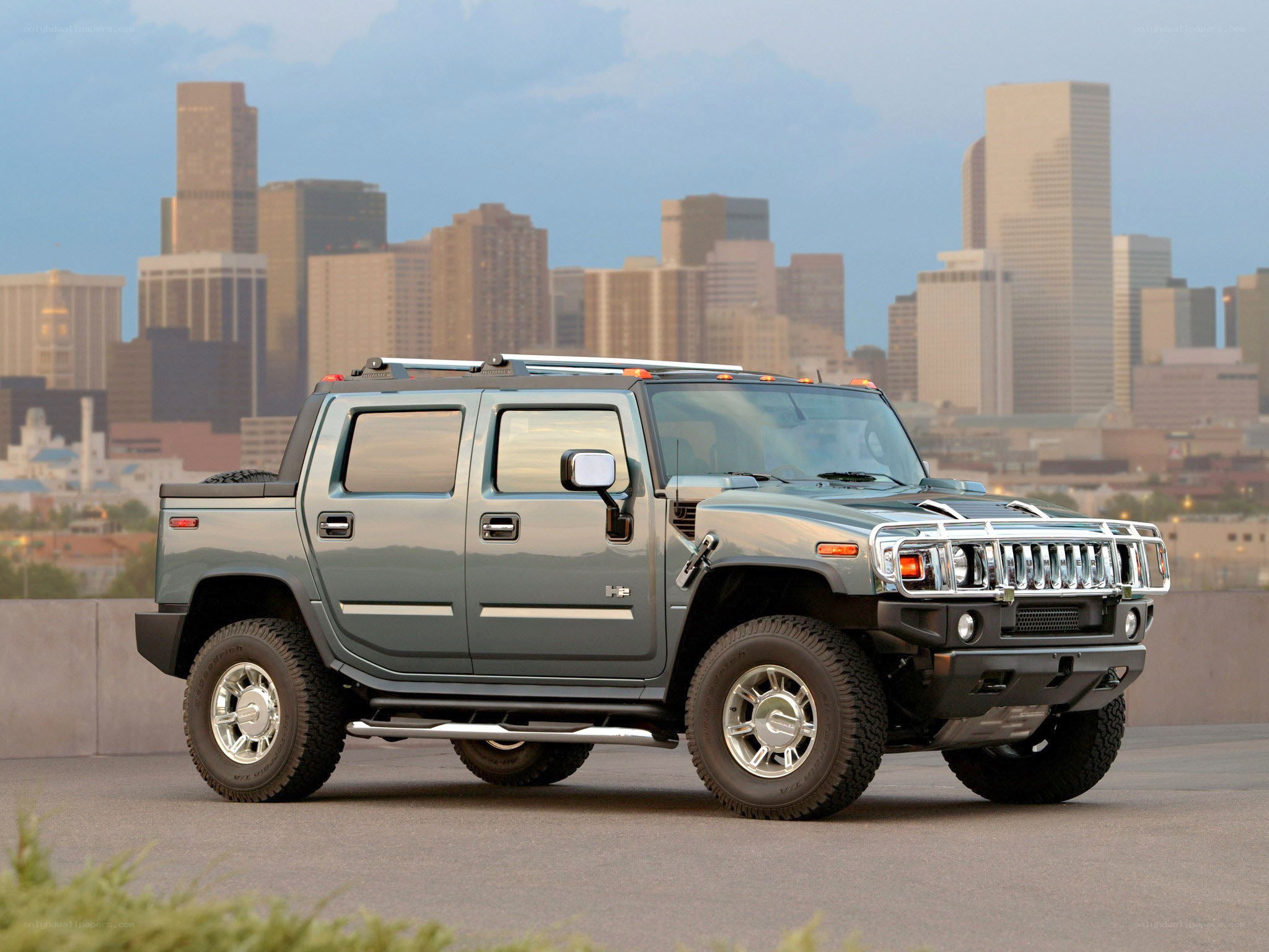 Hummer H2 in cityscape