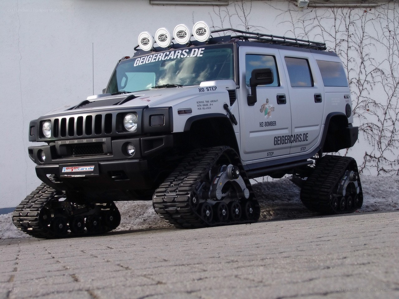Hummer H2 with tracks