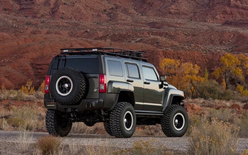 Hummer H3 in desert landscape