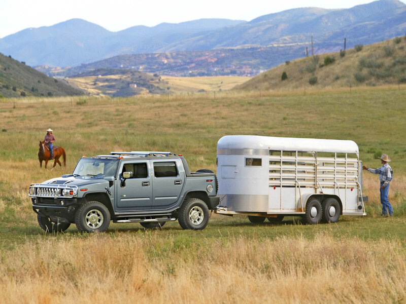 Hummer towing horse trailer