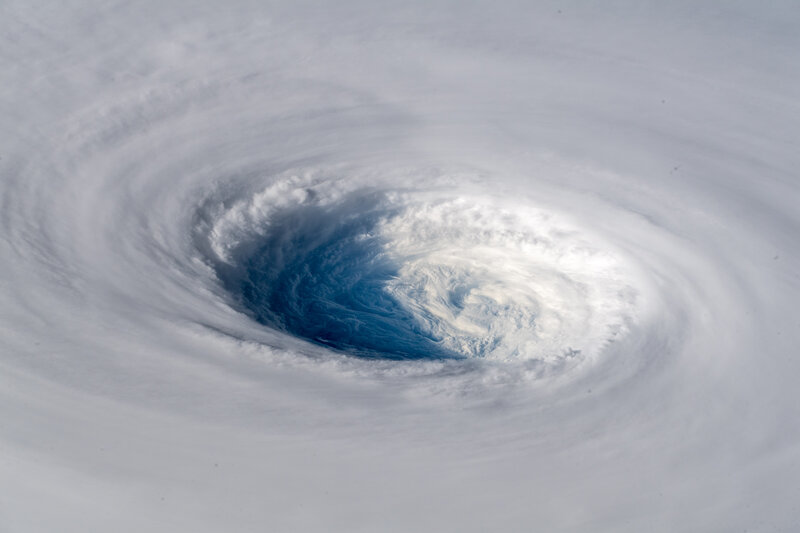 Hurricane Eye — White