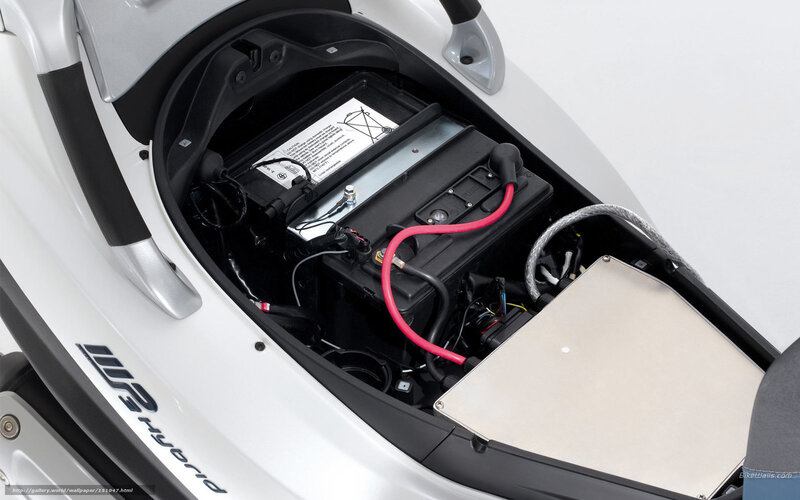Hybrid scooter battery compartment