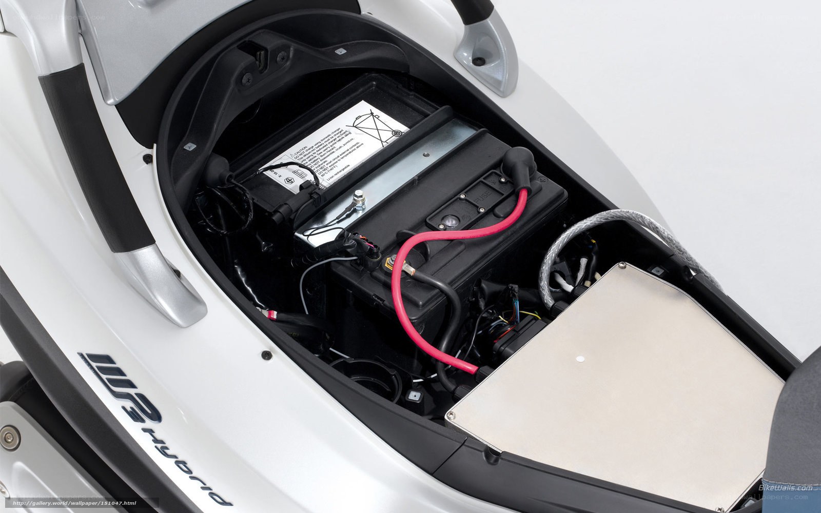 Hybrid scooter battery compartment