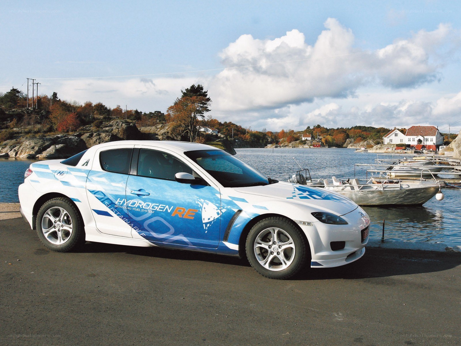 Hydrogen RE car by the water