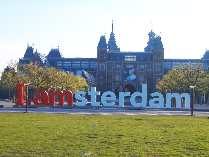 I amsterdam sign in front of Rijksmuseum