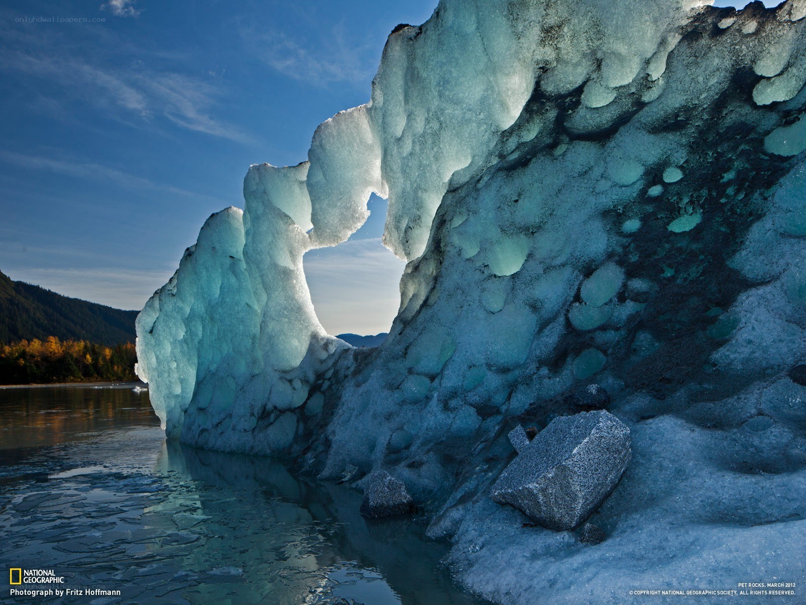 Ice arch in a glacial lake