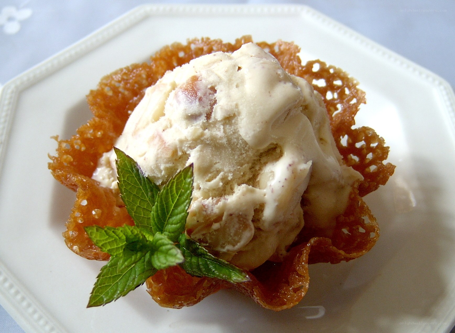 ice cream in a crispy cup