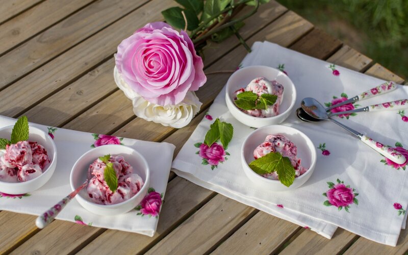 Ice Cream in Bowls — Pink