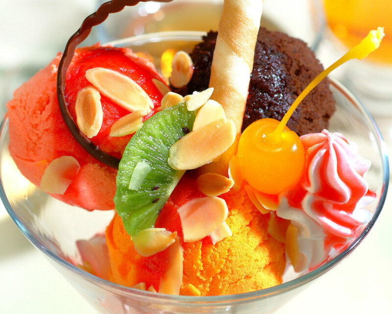 Ice Cream Sundae — Red