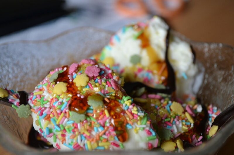 Ice Cream Sundae — White, Sweet