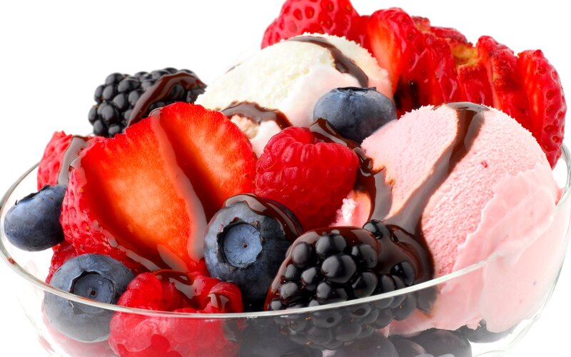 Ice Cream Sundae with Berries — Red, Fresh