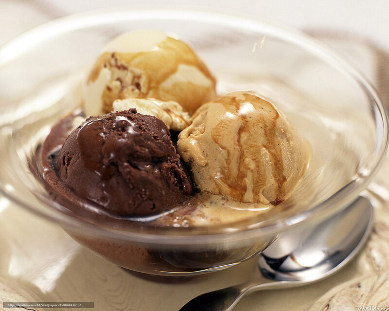 ice cream sundaes in a bowl