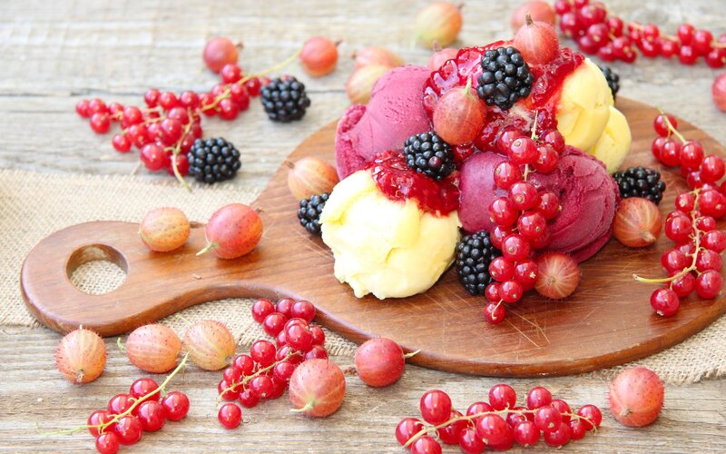 Ice Cream with Berries — Red, Fresh, Summer