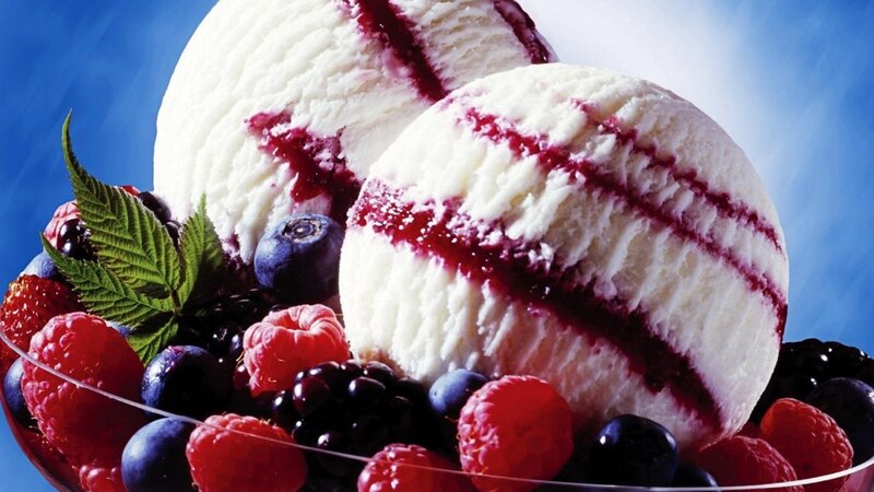 Ice Cream with Berries — White, Refreshing, Photograph
