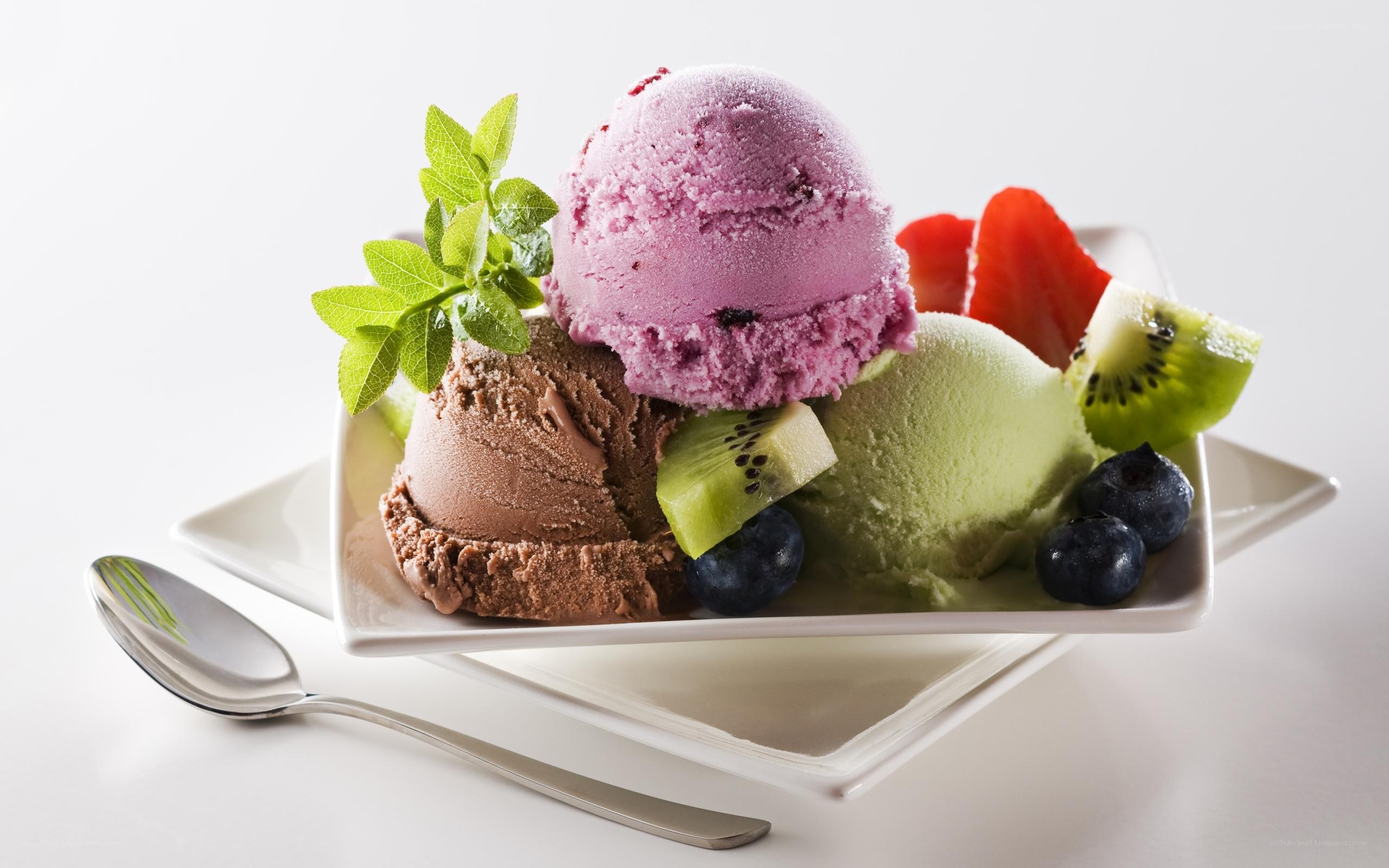 ice cream with fresh fruit