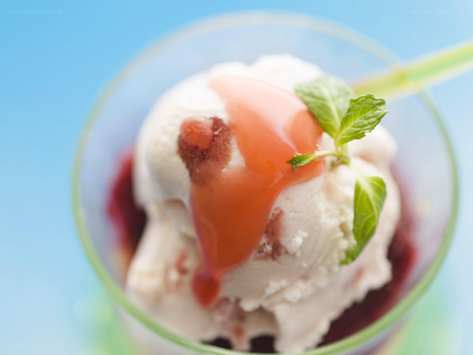 ice cream with fruit sauce