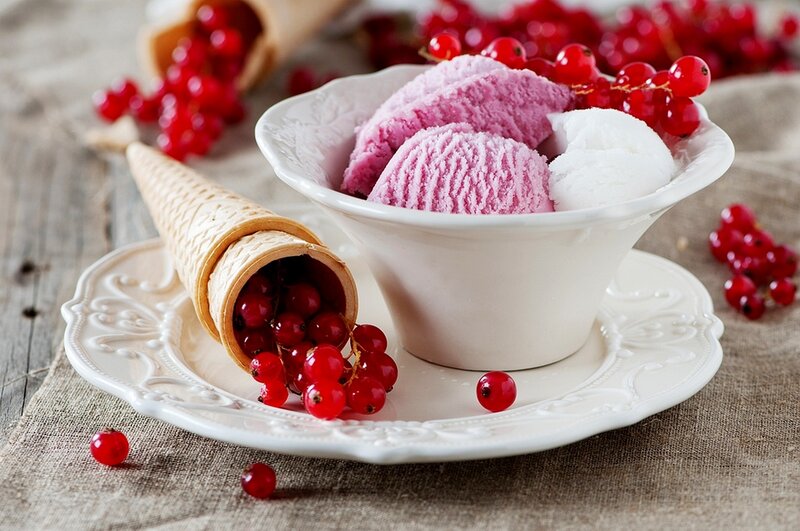 Ice Cream with Red Currants — White