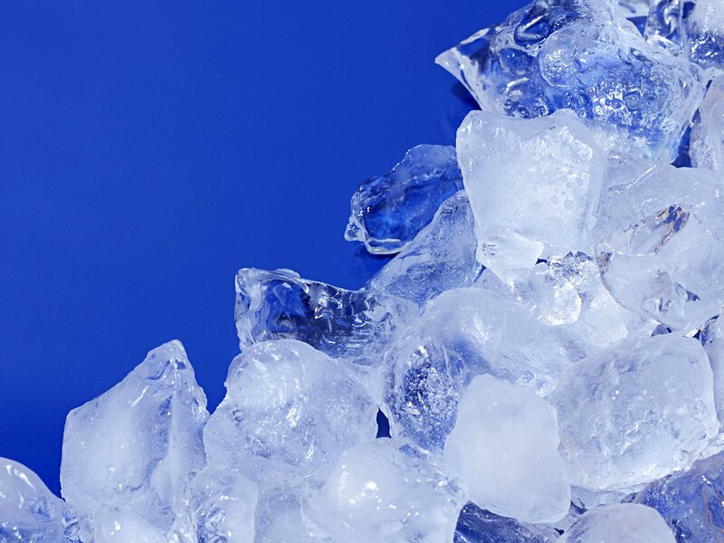 Ice Cubes on Blue Background — Cool, Photograph
