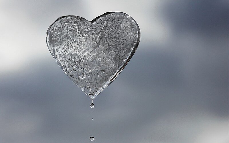 Ice Heart Melting — Gray
