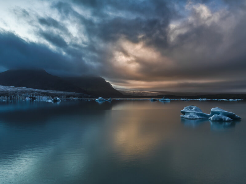 Icebergs in Glacial Lagoon — Blue, Dramatic