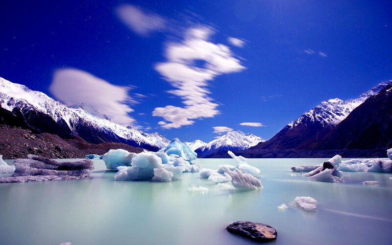 Icebergs in Glacial Lake — Blue