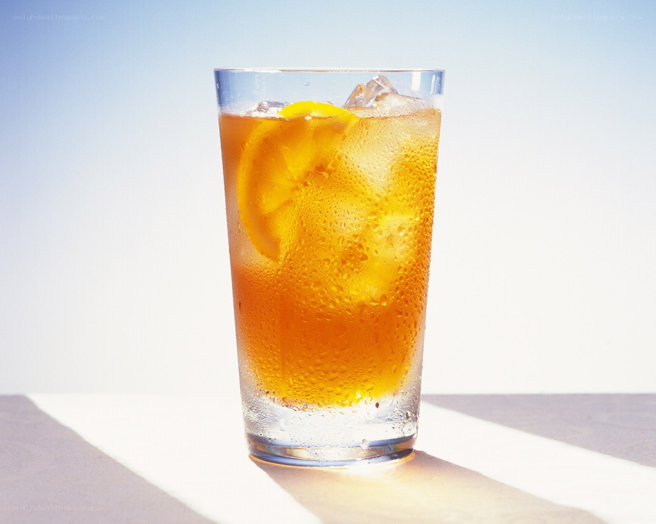 iced tea with lemon