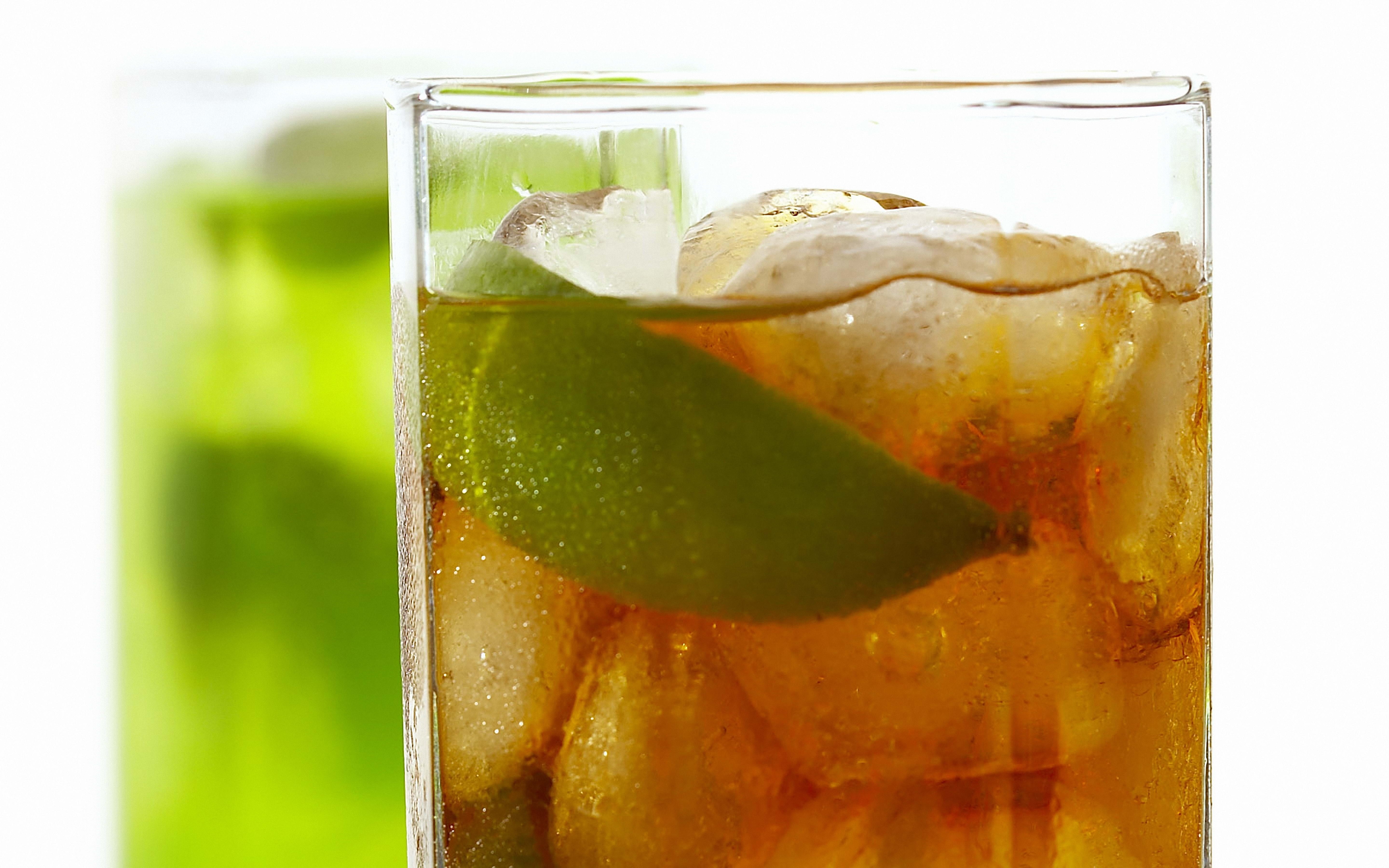 iced tea with lime