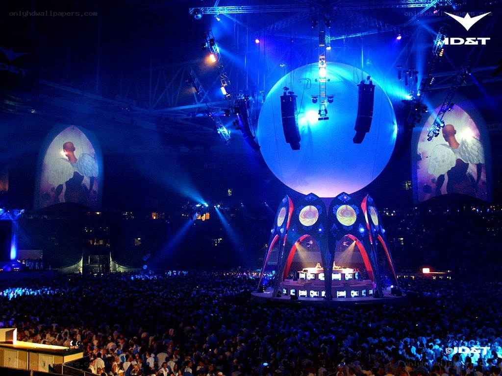 ID&T concert stage setup