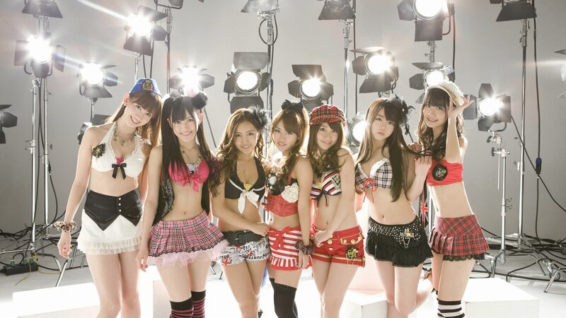idol group in studio photoshoot