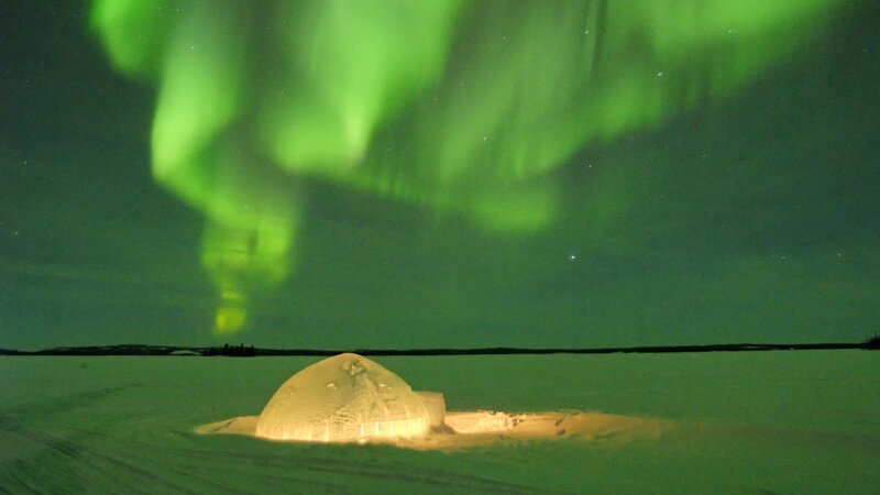 Igloo under Aurora
