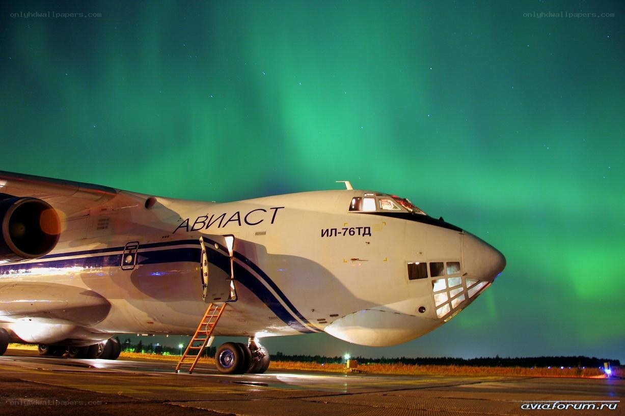 Il-76TD under aurora borealis