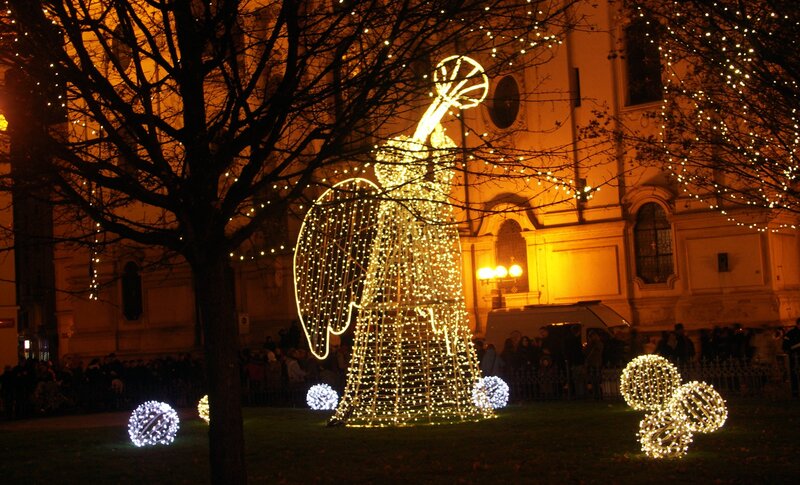 Illuminated Angel Figure — Yellow