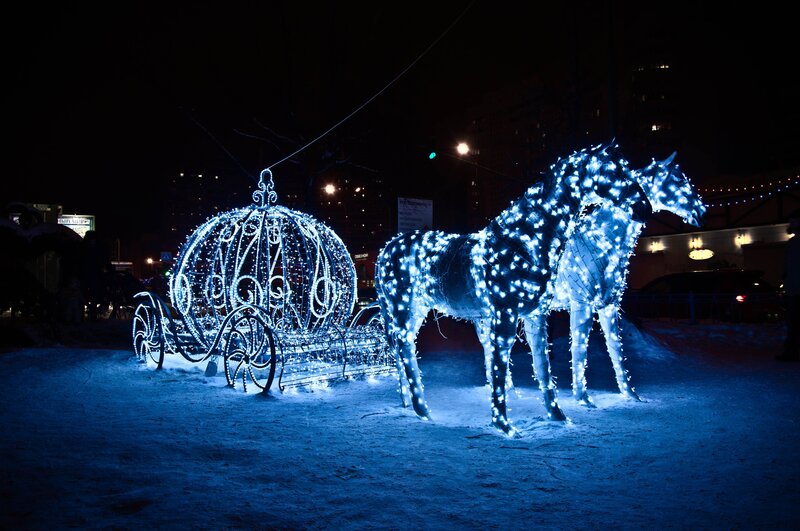 Illuminated Carriage and Horses — Blue, Festive