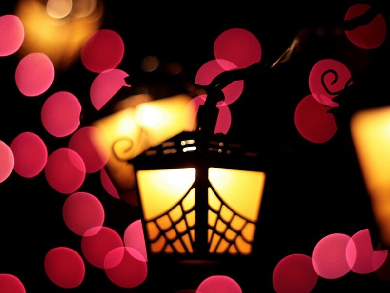 Illuminated Lantern — Yellow