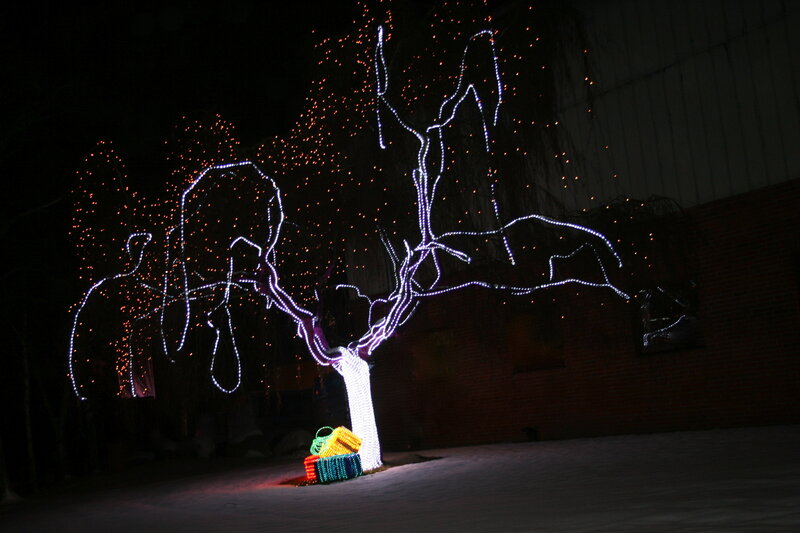 illuminated tree sculpture