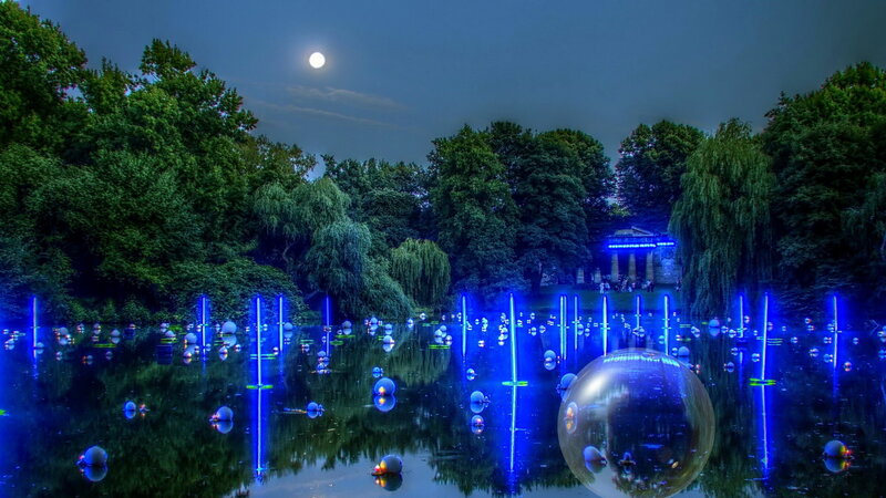 Illuminated Water Sculpture