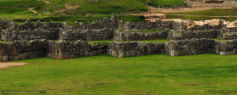 Inca ruins at Sacsayhuamán