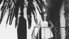 Actress balcony zooey deschanel