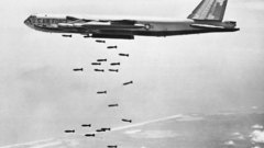 Aircraft bombs B-52 Stratofortress
