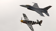 Aircraft f-16 fighting falcon