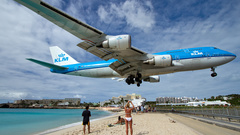 Aircraft landing maho beach