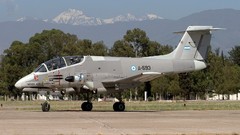 Aircraft military propeller aviation air force landing 
