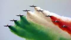 Aircraft smoke Italy contrails Frecce Tricolori