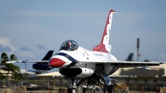 Aircraft wars f-16 fighting falcon Thunderbirds (squadron)