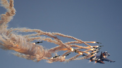 Aircraft WTF missiles contrails