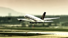 Airfield airplanes Airbus A380-800 Singapore Airlines